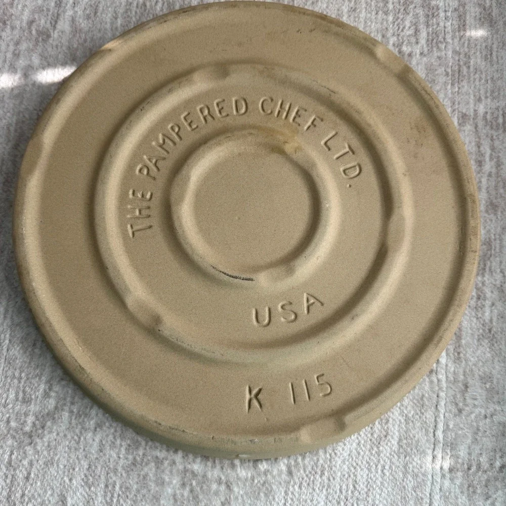 The Pampered Chef 11 inch Deep Dish Baker Stoneware Round Heritage